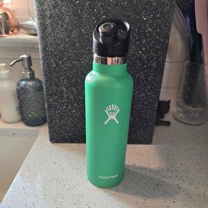 Hydro Flask 21 oz Standard Mouth Bottle with Sport Cap